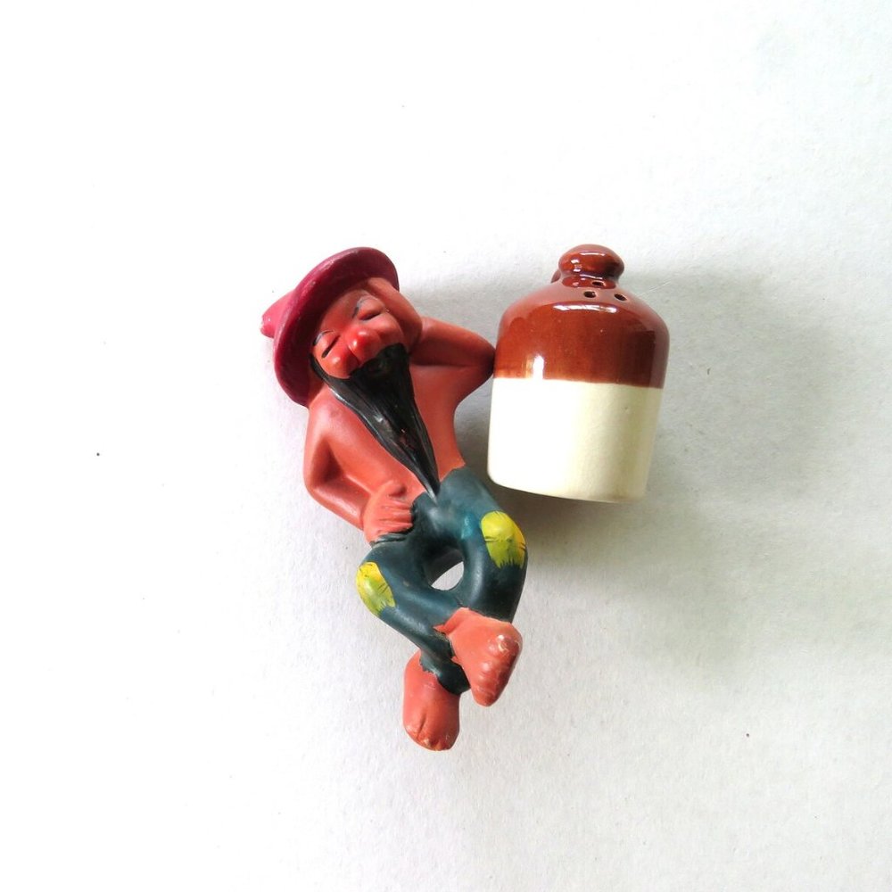 Vintage Man and Jug salt & pepper shakers hand painted Made in Japan